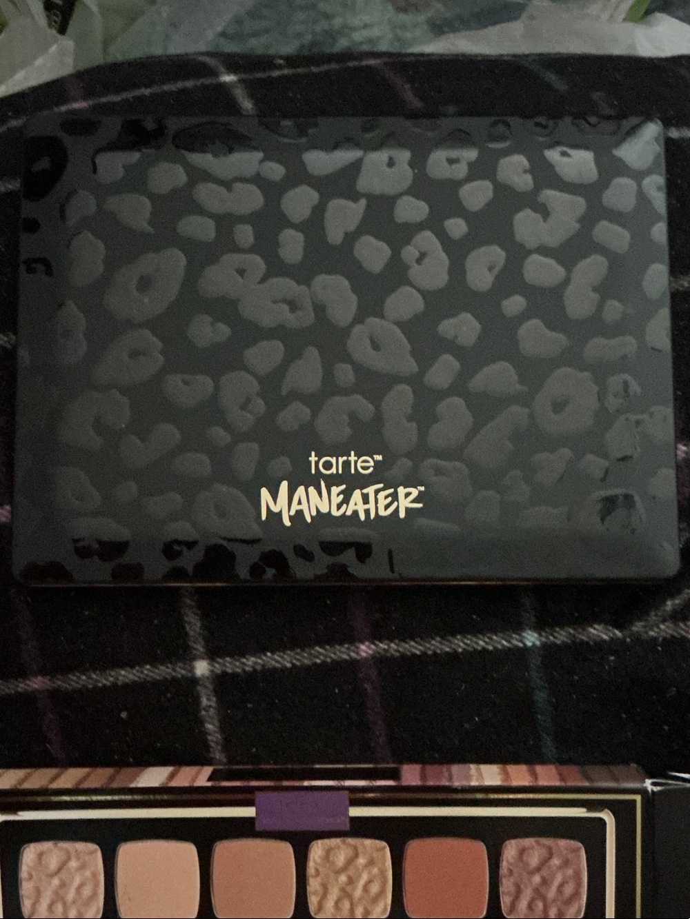 Tarte Maneater Eyeshadow Palette - Neutral, Pink, Plum & Gold Shades - Picture 5 of 9